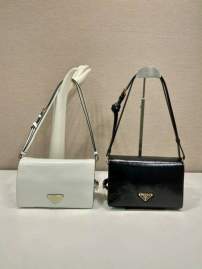 Picture of Prada Handbags _SKUfw186452270fw